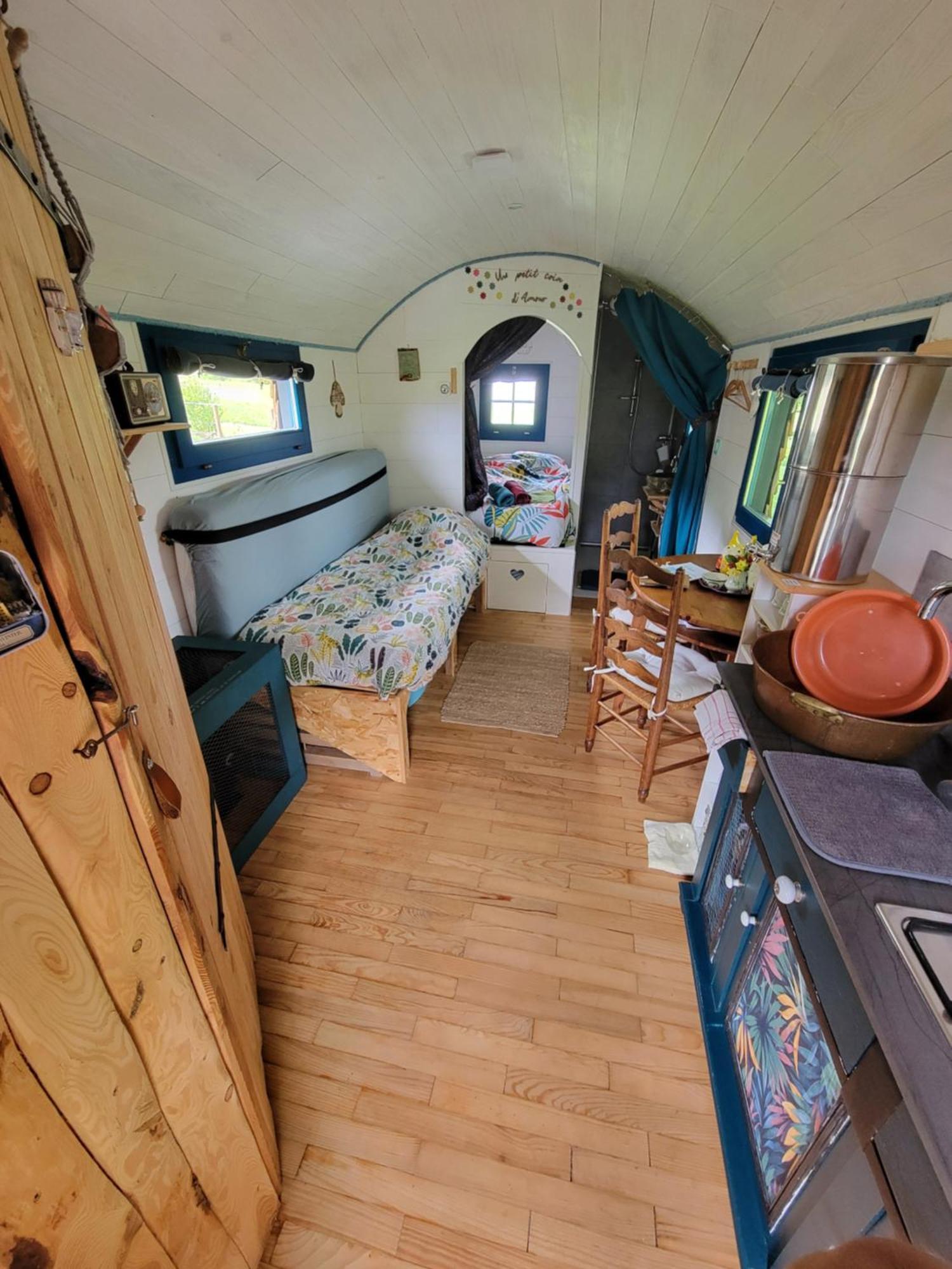 Leval  La Roulotte Tiny House Du Mond'Ideal المظهر الخارجي الصورة