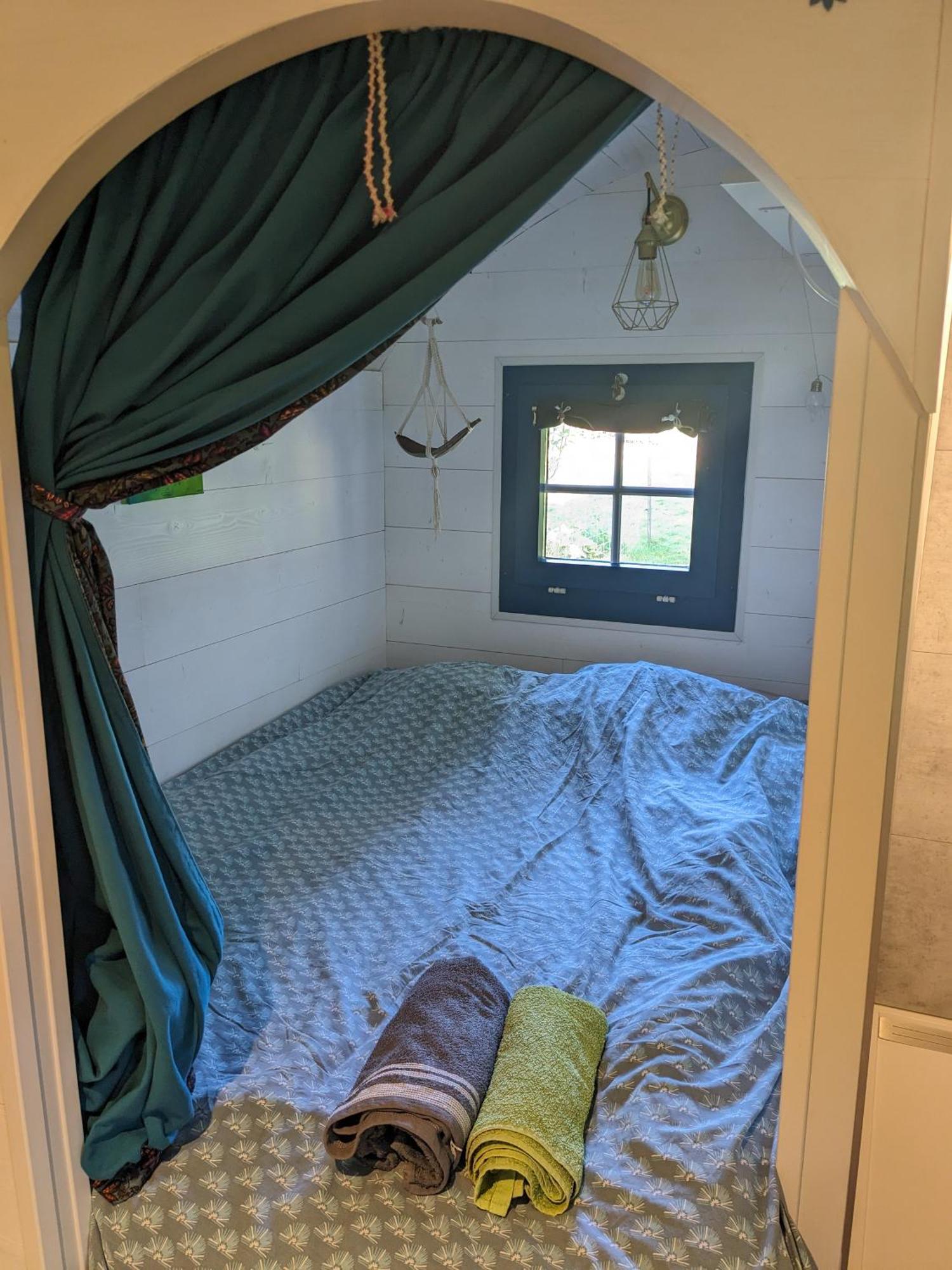 Leval  La Roulotte Tiny House Du Mond'Ideal المظهر الخارجي الصورة