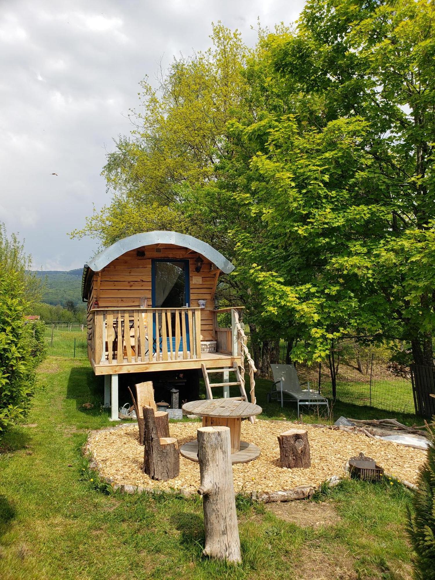 Leval  La Roulotte Tiny House Du Mond'Ideal المظهر الخارجي الصورة