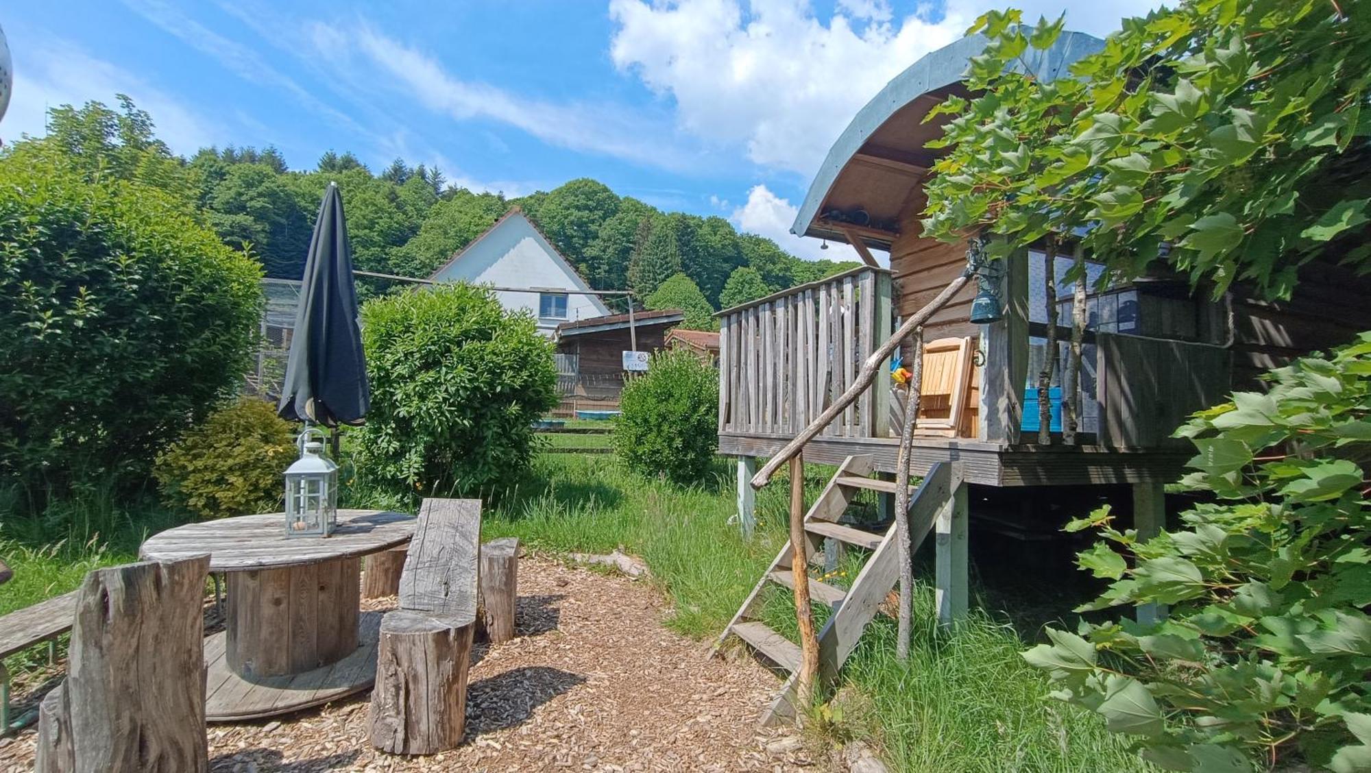 Leval  La Roulotte Tiny House Du Mond'Ideal المظهر الخارجي الصورة